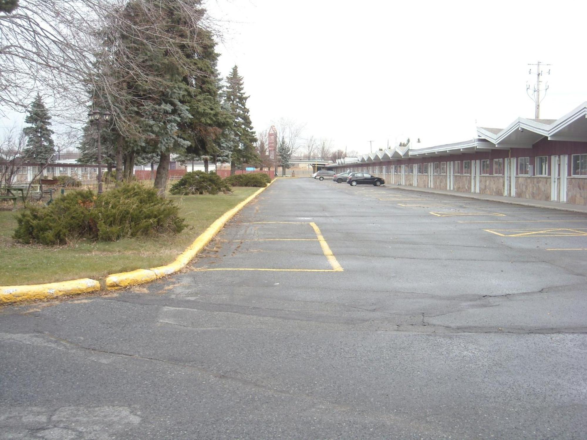 Grand Motel Saint-Hubert Longueuil Zewnętrze zdjęcie