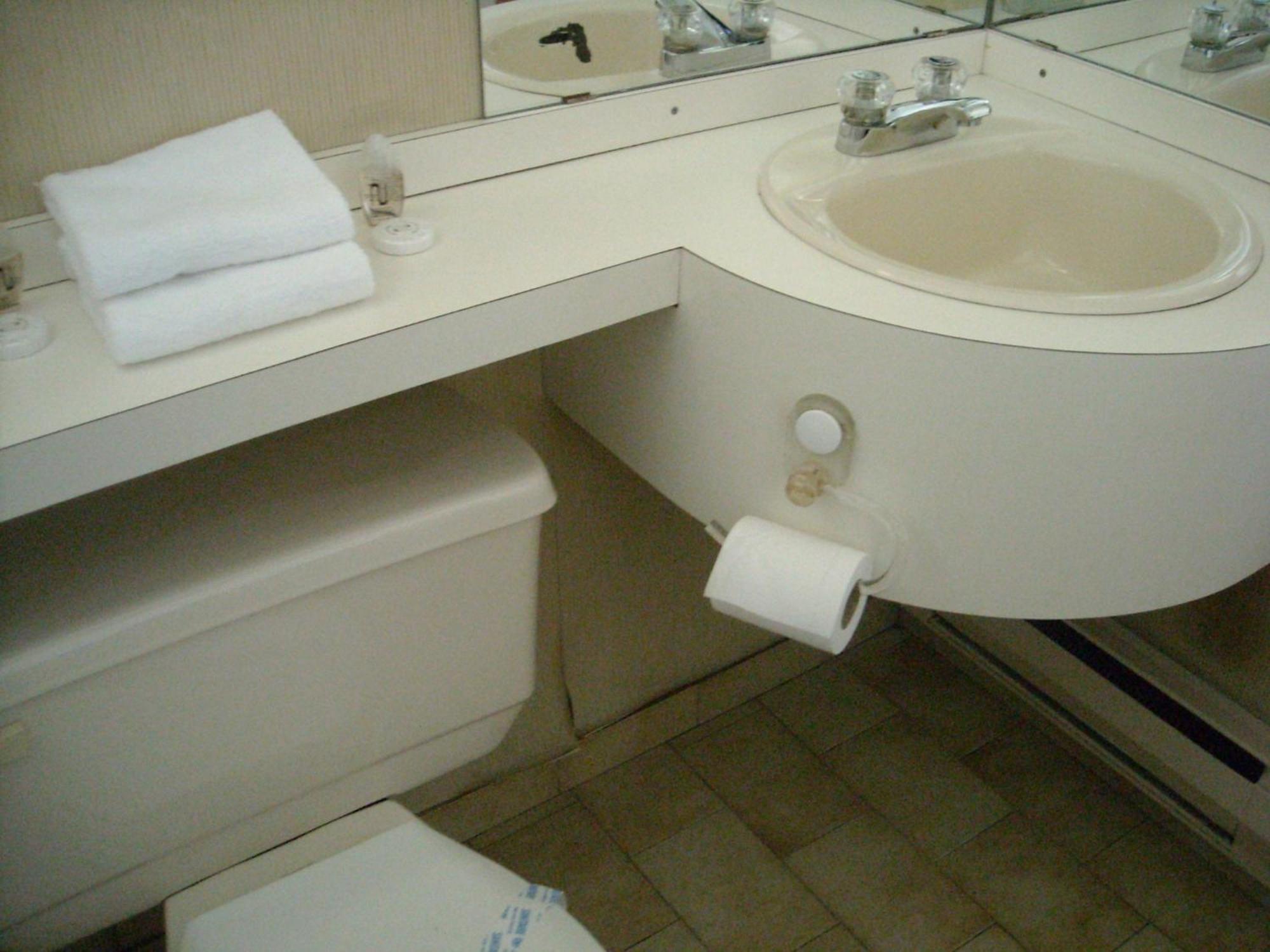 Grand Motel Saint-Hubert Longueuil Zewnętrze zdjęcie