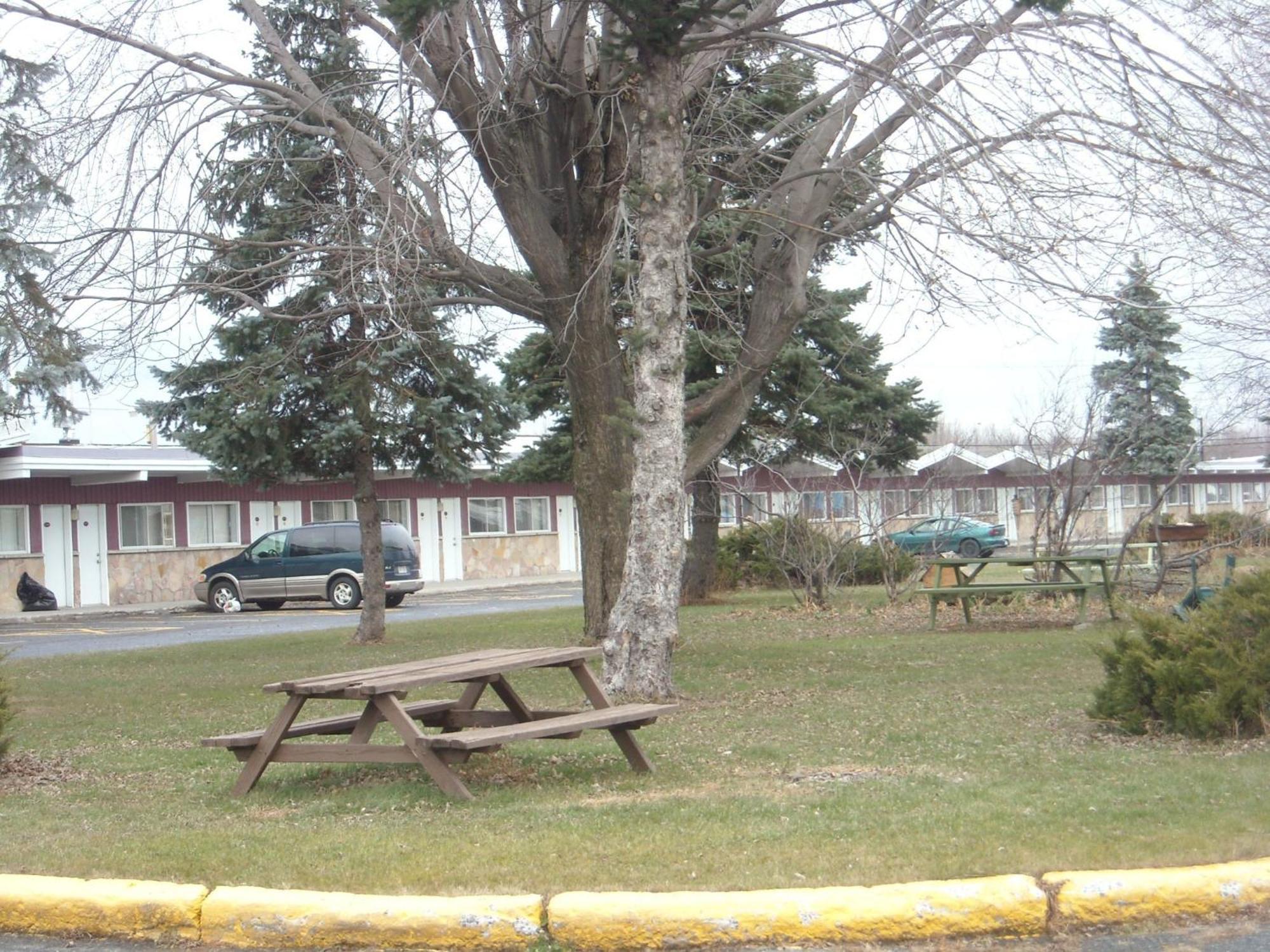 Grand Motel Saint-Hubert Longueuil Zewnętrze zdjęcie