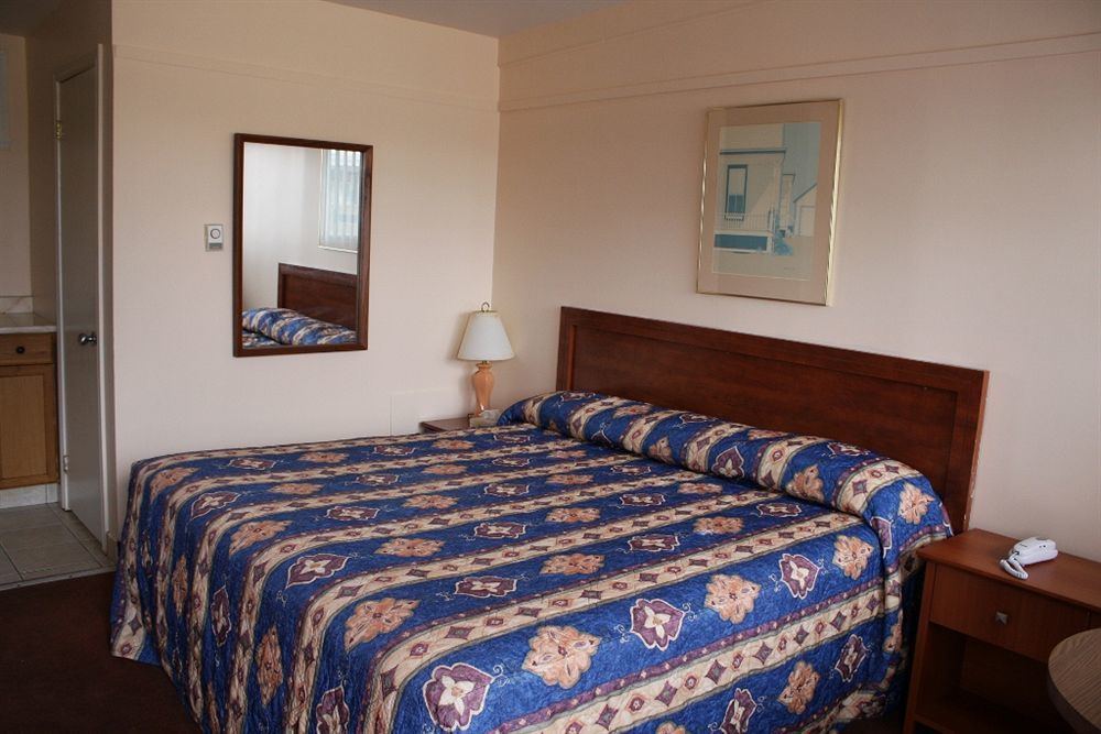 Grand Motel Saint-Hubert Longueuil Zewnętrze zdjęcie