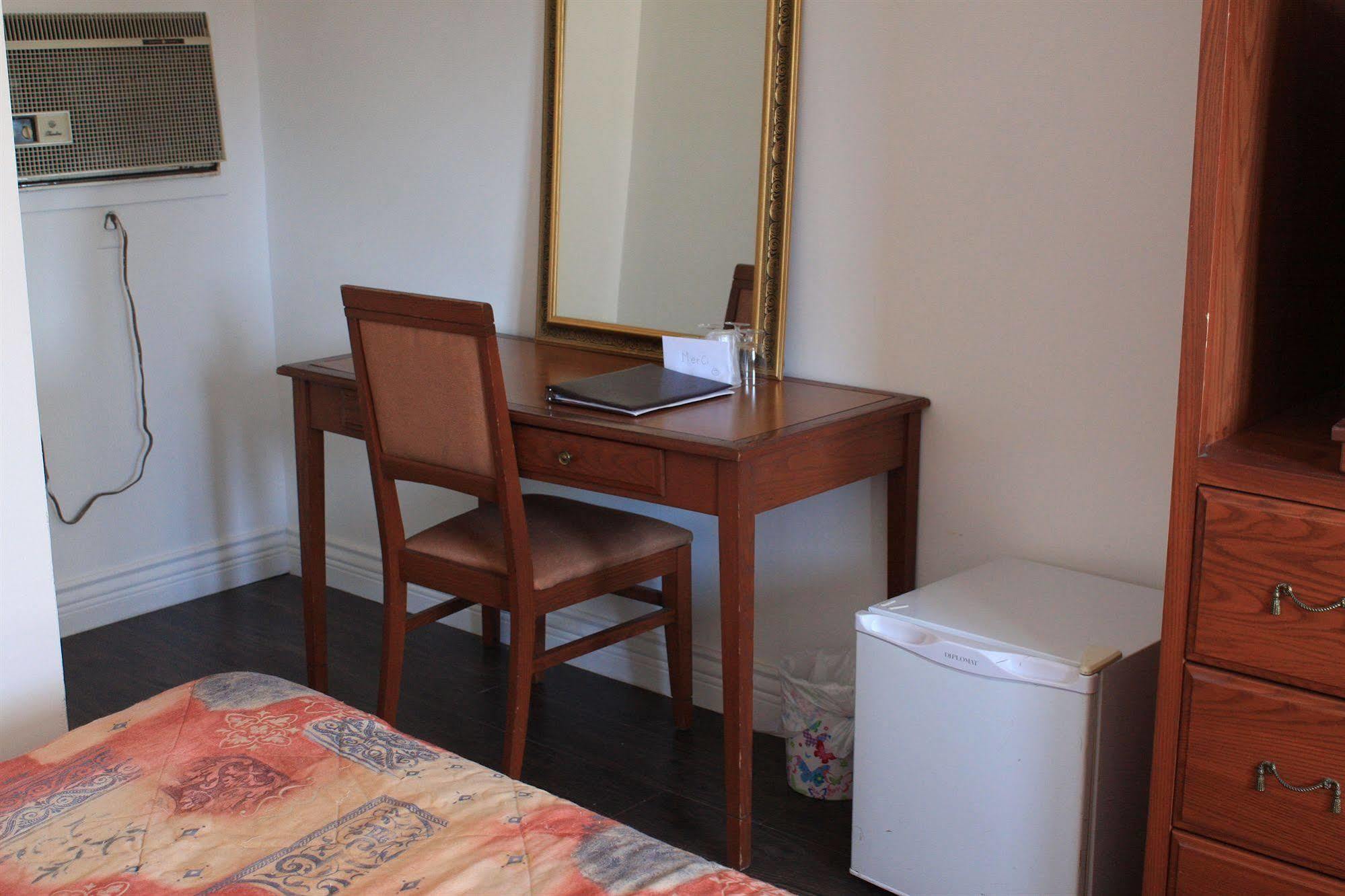 Grand Motel Saint-Hubert Longueuil Zewnętrze zdjęcie