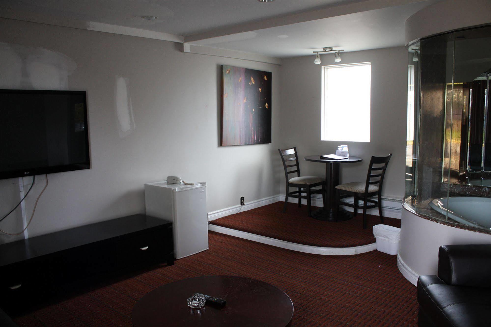 Grand Motel Saint-Hubert Longueuil Zewnętrze zdjęcie