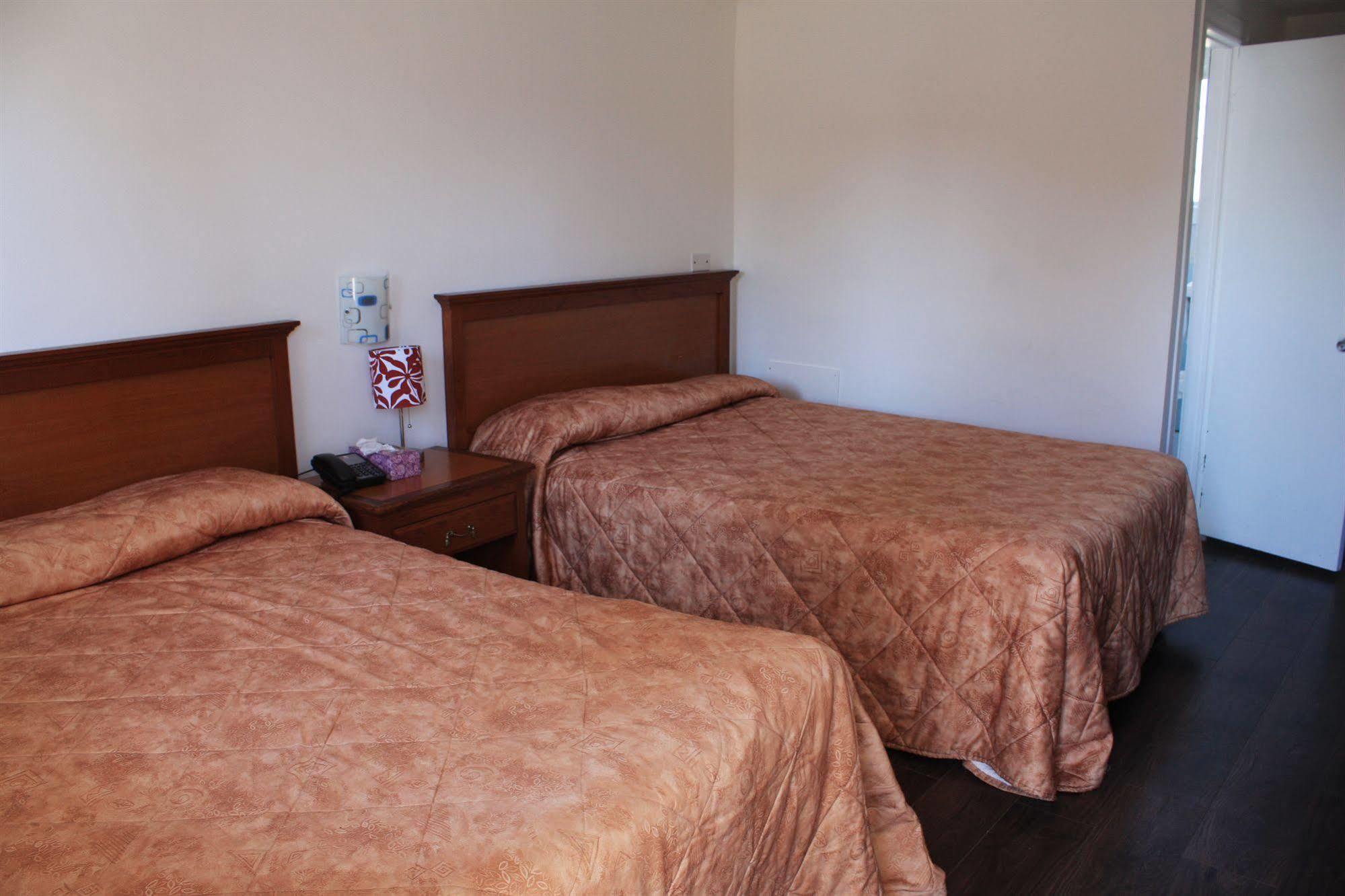 Grand Motel Saint-Hubert Longueuil Zewnętrze zdjęcie