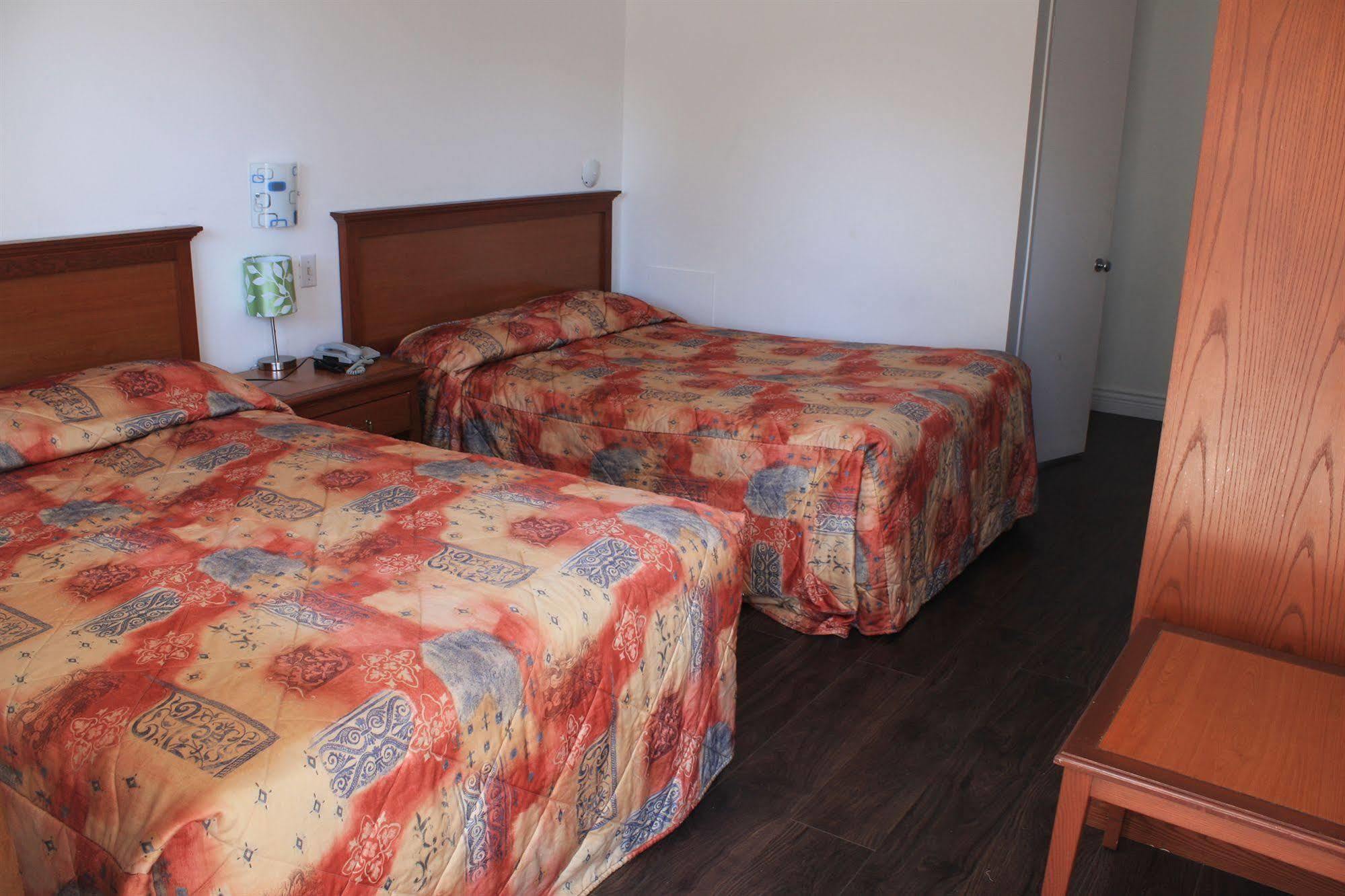 Grand Motel Saint-Hubert Longueuil Zewnętrze zdjęcie