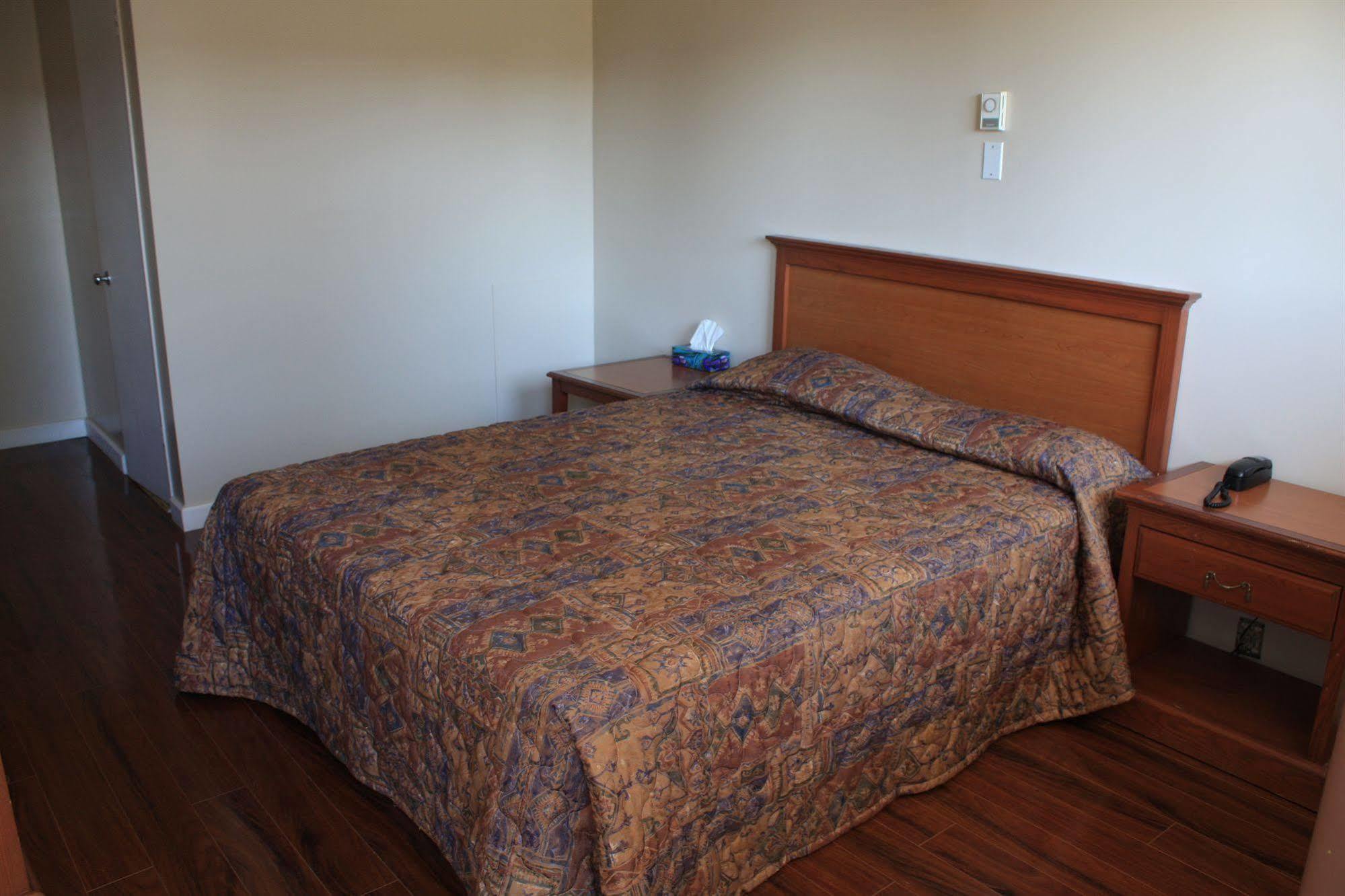 Grand Motel Saint-Hubert Longueuil Zewnętrze zdjęcie