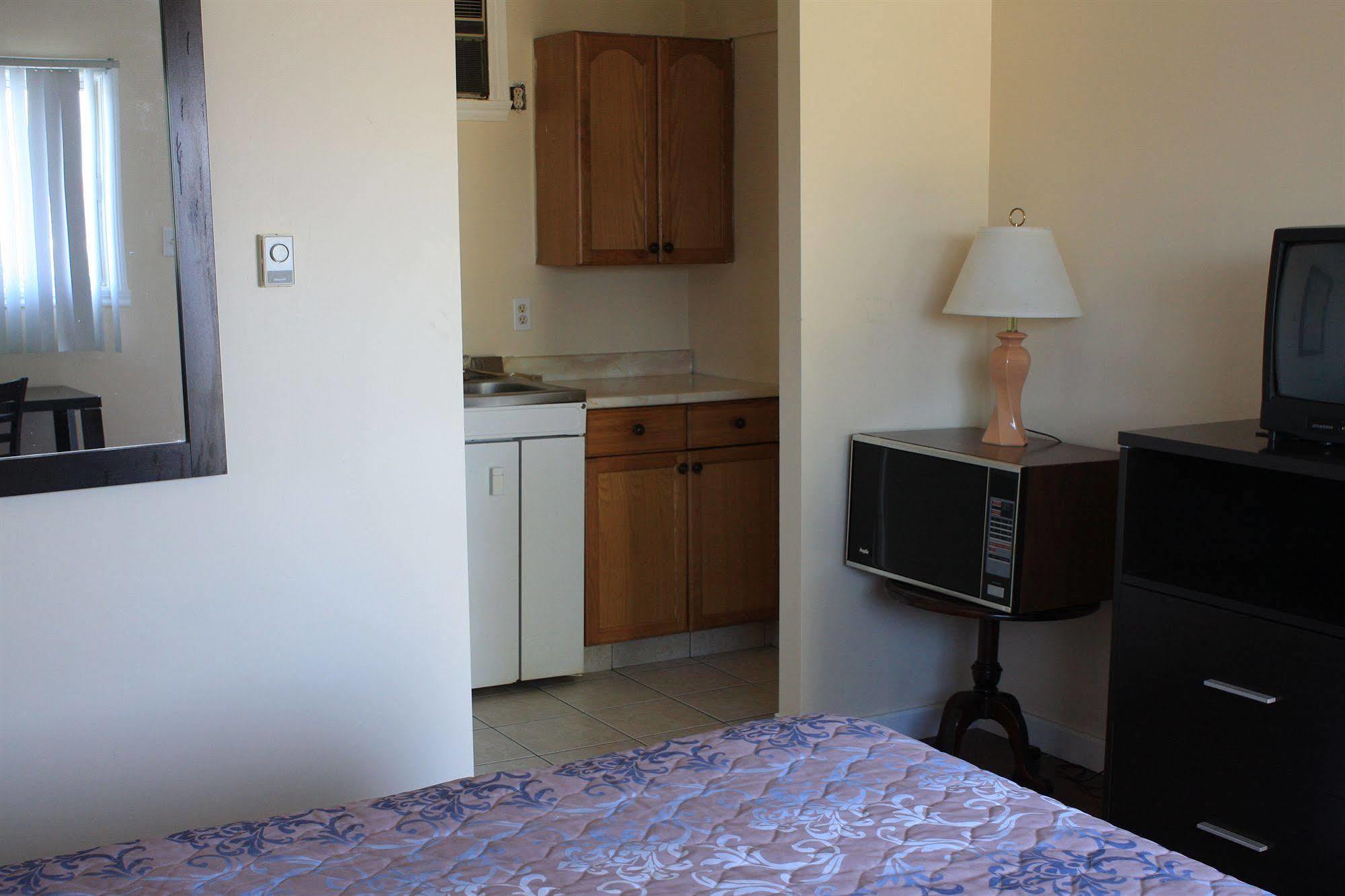 Grand Motel Saint-Hubert Longueuil Zewnętrze zdjęcie