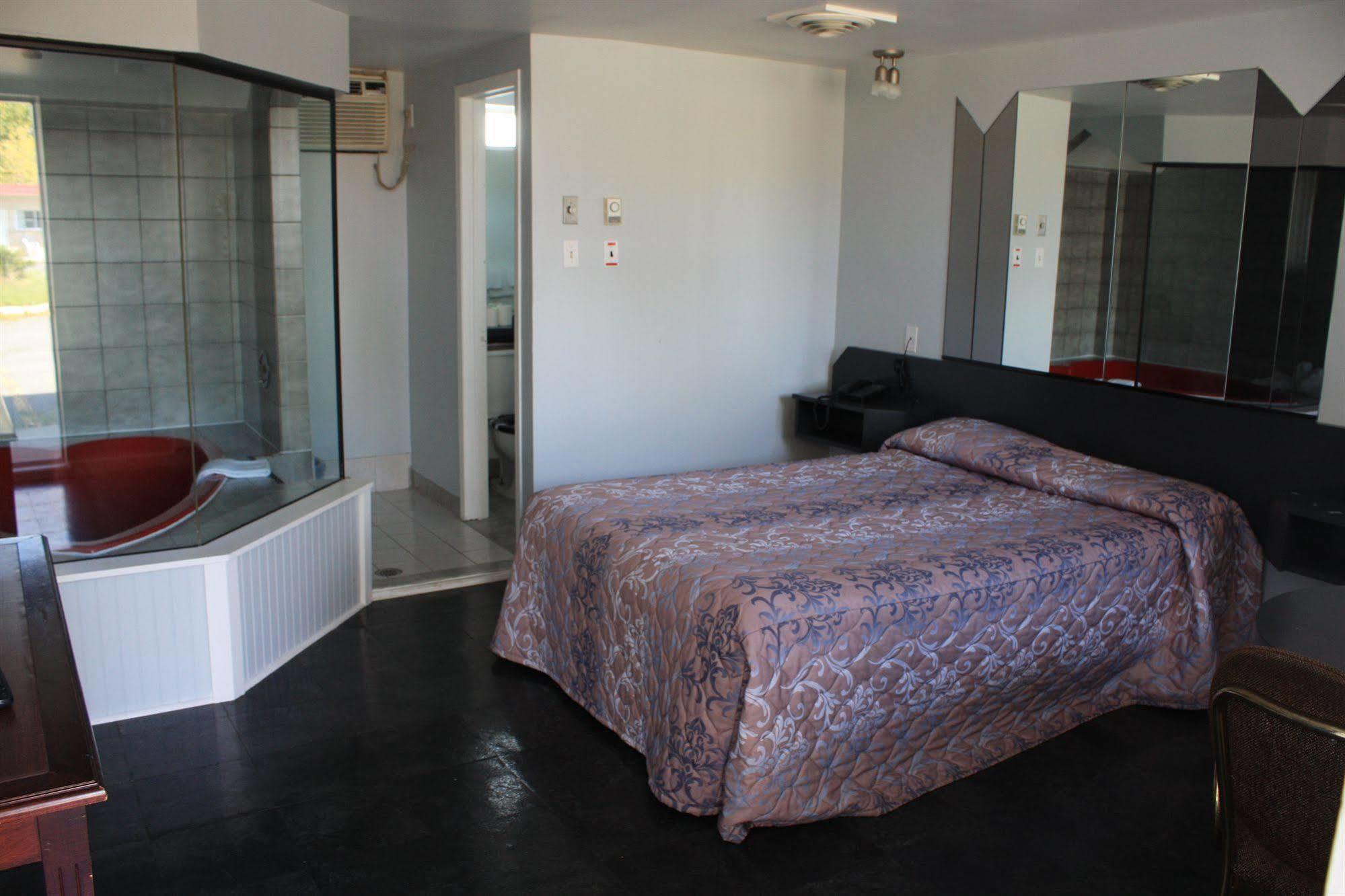 Grand Motel Saint-Hubert Longueuil Zewnętrze zdjęcie