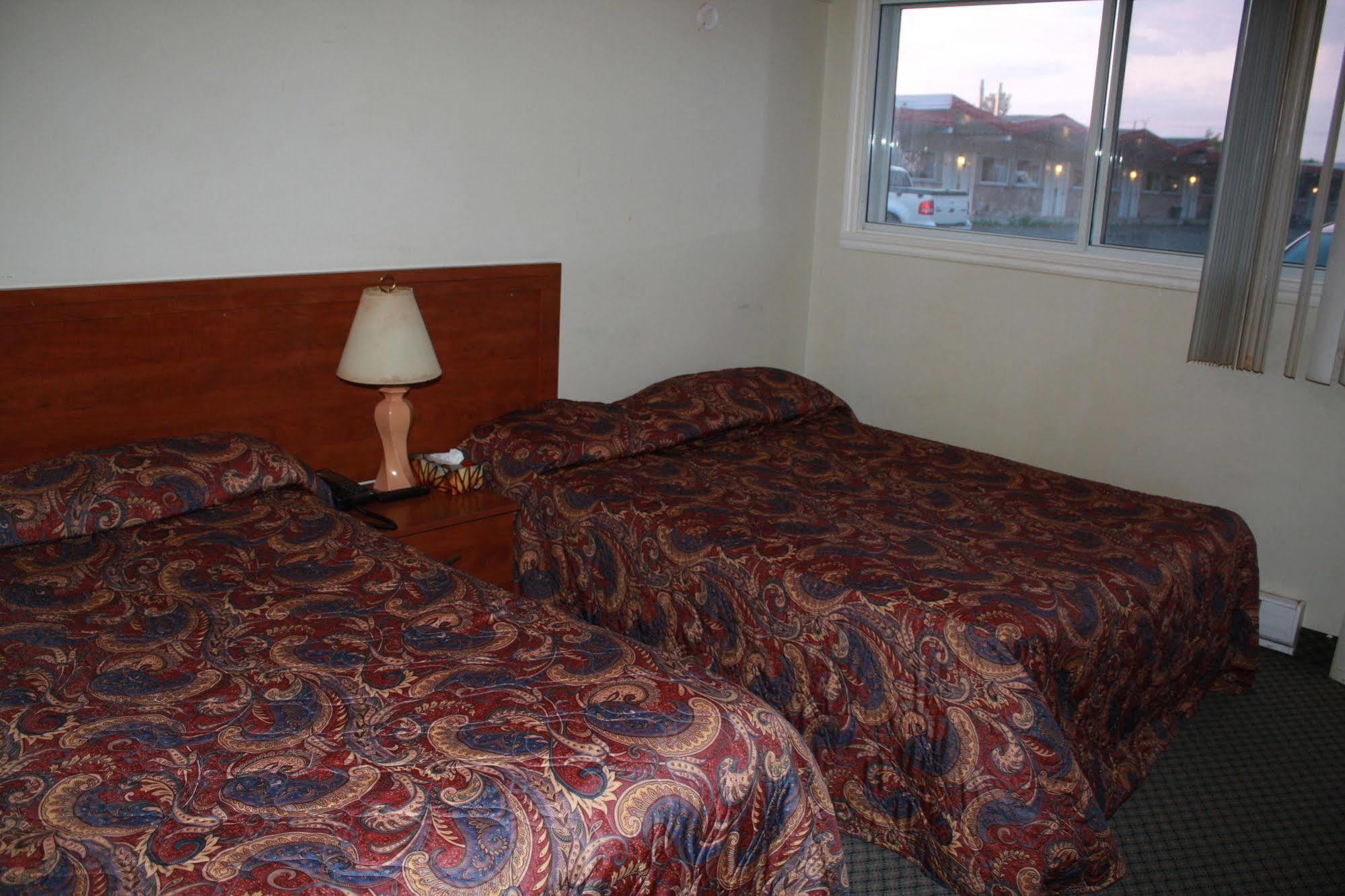 Grand Motel Saint-Hubert Longueuil Zewnętrze zdjęcie